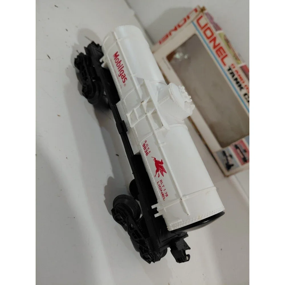 Lionel 6-9036 O Gauge Model Railroad Mobilgas Single Dome Tank Car w/ Box
